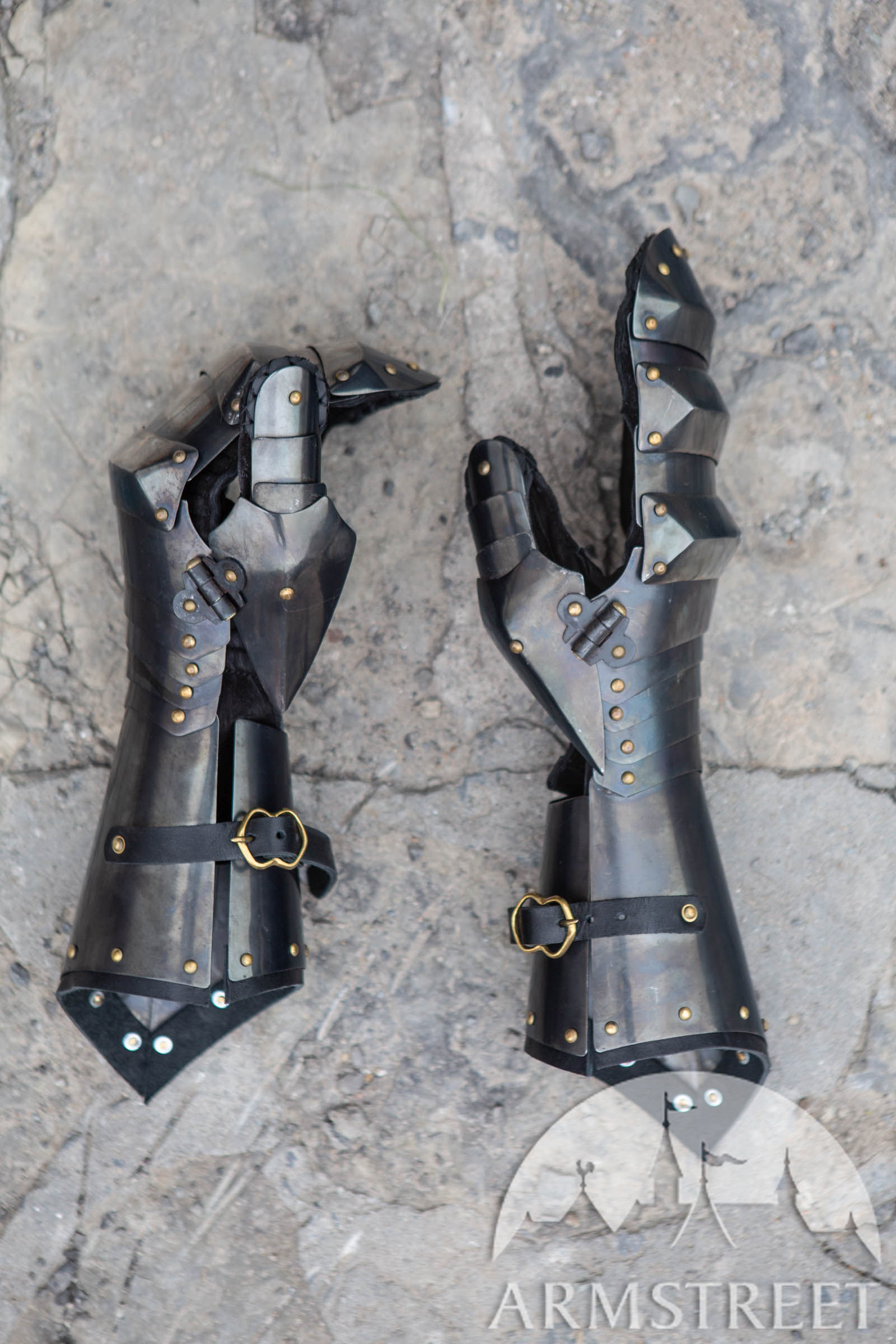 clamshell-gauntlets-dark-star-blackened-spring-steel-1