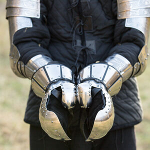 Medieval Clamshell Armor Gauntlets
